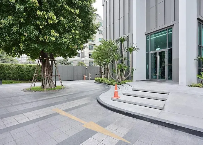 Апартаменты 5mins Walk To Bts Thonglor, Skyline View Бангкок