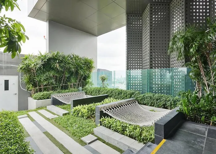 Апартаменты 5mins Walk To Bts Thonglor, Skyline View Бангкок