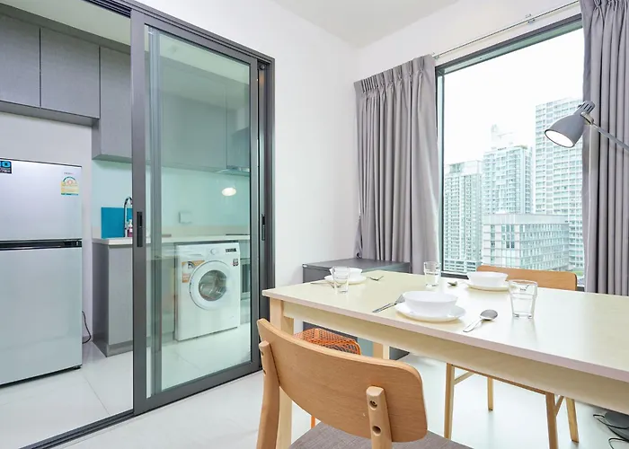 Апартаменты 5mins Walk To Bts Thonglor, Skyline View Бангкок